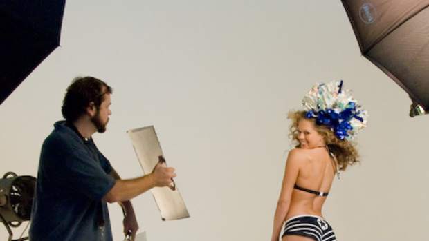 08_cheerleaders_behind_10.jpg